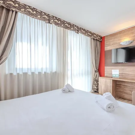 Отель Hotiday Vialattea